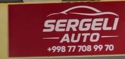 SERGELI AUTO yozuvi va telefon raqami, tungi chiroq